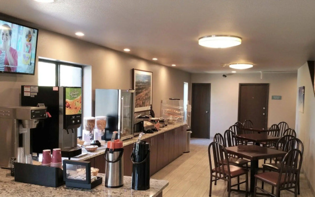 Sandhill Inn & Suites