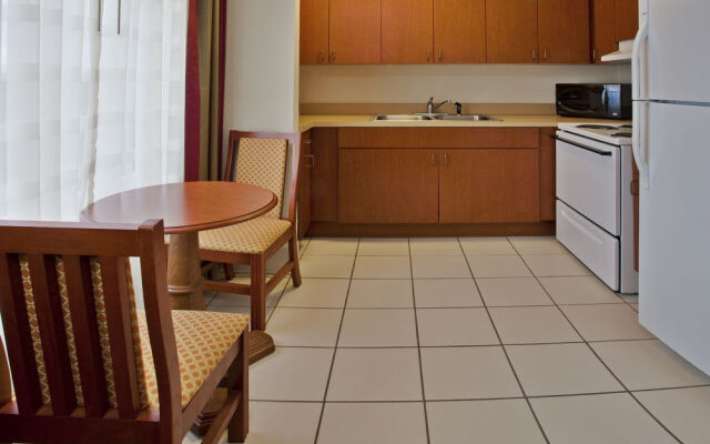 Holiday Inn Express Hotel & Suites St. Petersburg North (I-275)