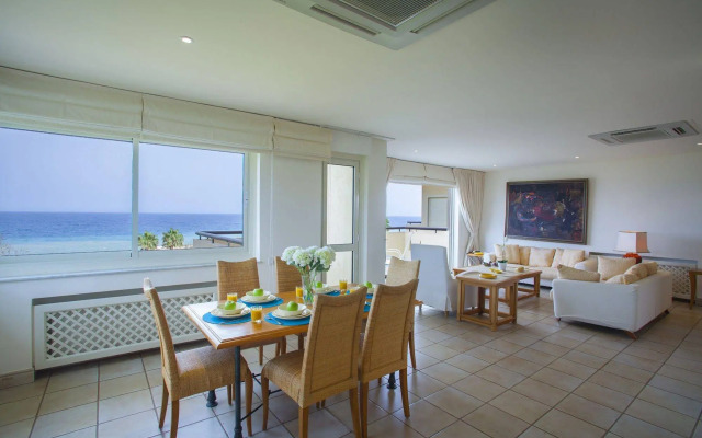 Alia Seafront Suite