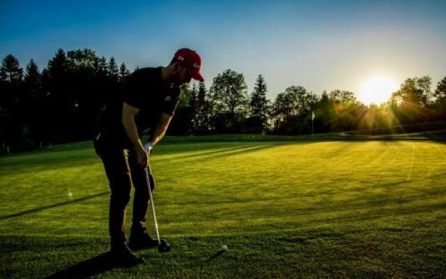 OG's Golf Lodge