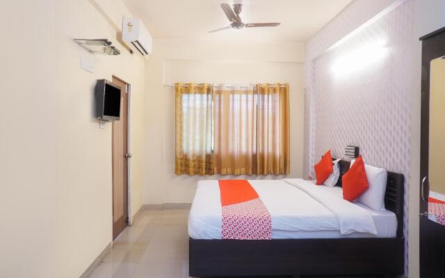 OYO 18497 Eiast Field Hotel