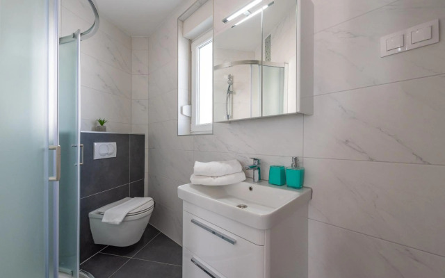 Dario 1. modern & luxury ap. with a pool