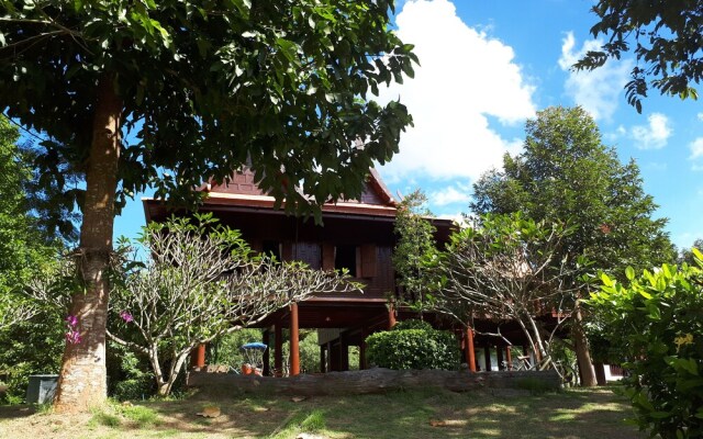 Baan Suansabaijai Resort
