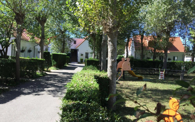 Chez Mireille Reingam Park