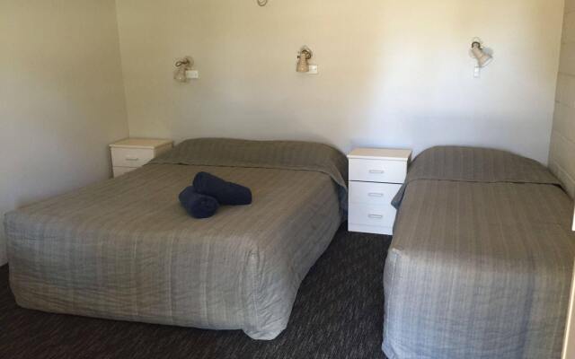 Oasis Motel Peak Hill – Guest Rooms – Peak Hill
