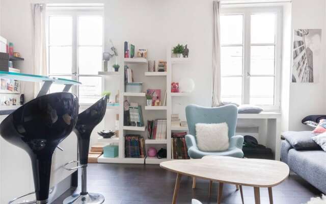 Modern Studio Bastille Smartrenting