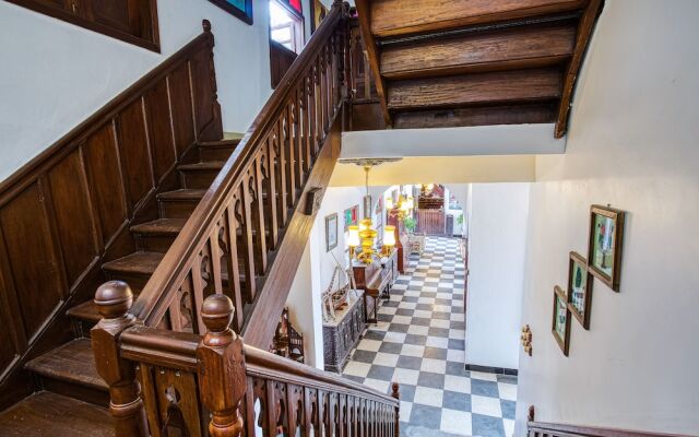 Tembo House Hotel