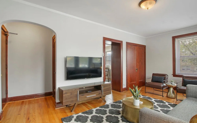 Prime 1BR Apt - Cullom F2