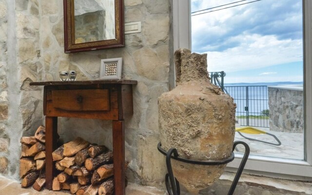 Beautiful Home in Podstrana With Wifi and 3 Bedrooms