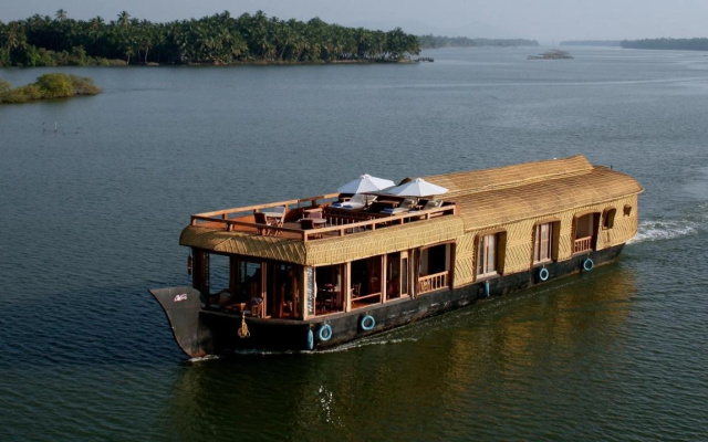 The Lotus - Houseboat