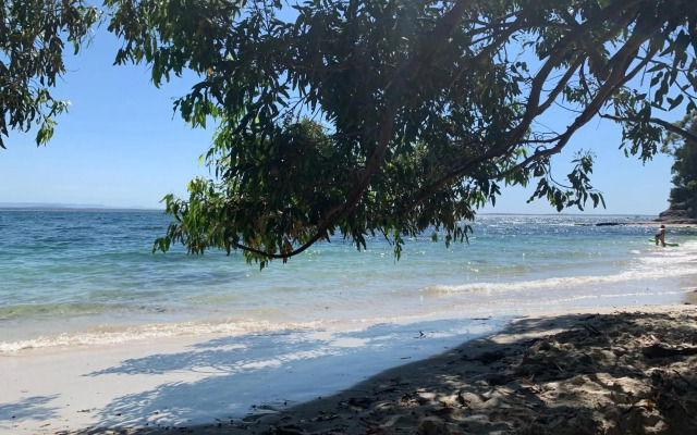 Stylish Family Beach House Walking Distance to 3 Beaches