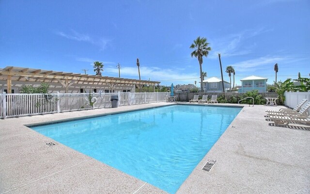 Sunny Beaches 3 Bedroom Condo by RedAwning