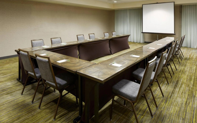 Courtyard by Marriott Edison Woodbridge
