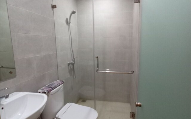Puri Maju by OYO Rooms