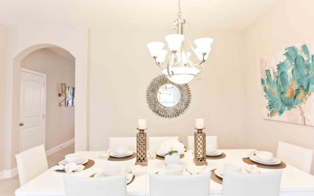 4176 Oaktree Drive 6 Bedroom Home by Redawning