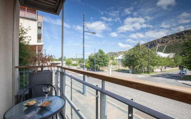 2 Bedroom Flat In Holyrood Area