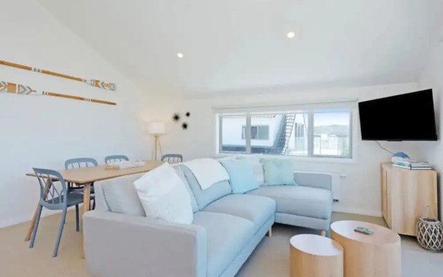Lyall Bay Parade Apartment