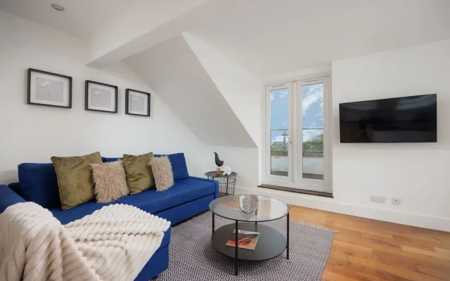 Modern 3 Bed Apartment - Parking