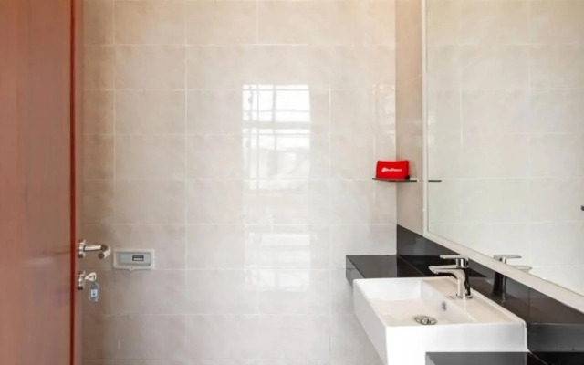 Toko Ayem Ayem by RedDoorz