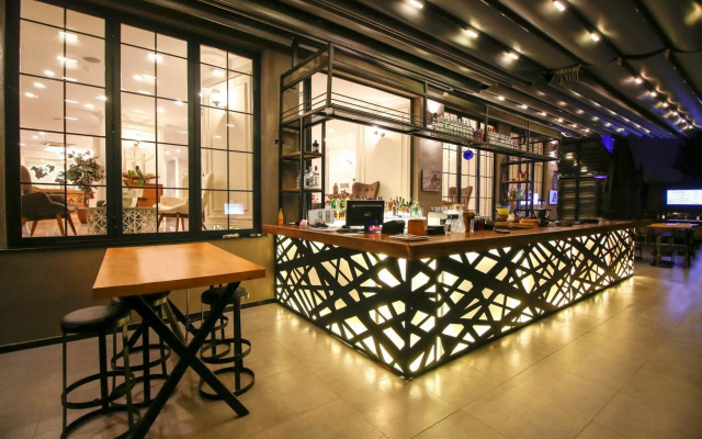 Aurasia Beach Hotel