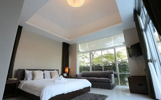 AnB Pool Villa 3BR Glass House in Pattaya