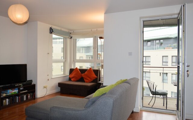 Modern 1 Bedroom Apartment With Balcony