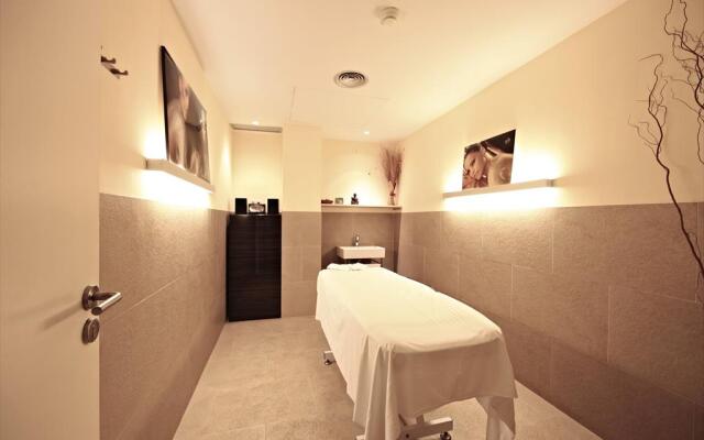 Hotel Aimia