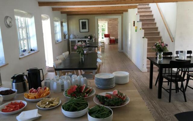 Mellem-rummet Guesthouse