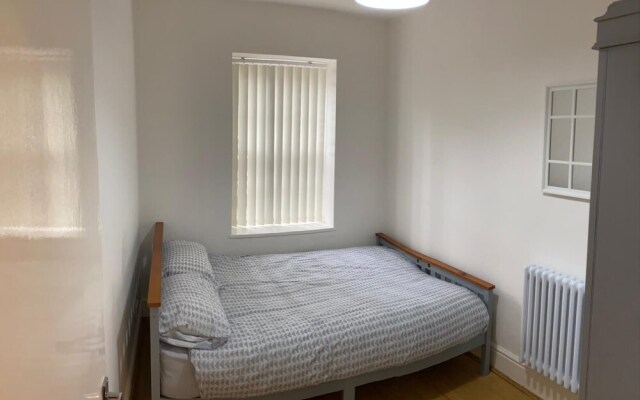 Remarkable Apartment in Oxton With Outside Space