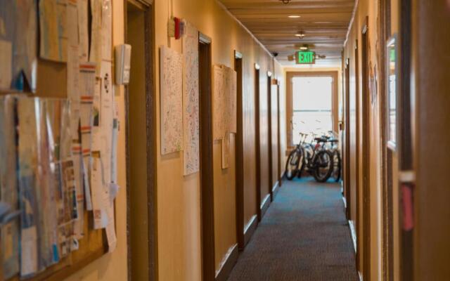 ITH Hermosa Beach Surf Hostel LAX