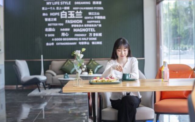 Magnotel Hotel (Zhenjiang Dagang Port Basin Wharf Tonggang Road)
