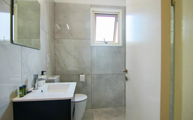 Phaedrus Living: City View Luxury Iras Flat 102