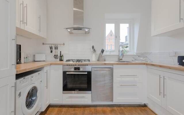 Spacious 2 Bedroom in Battersea