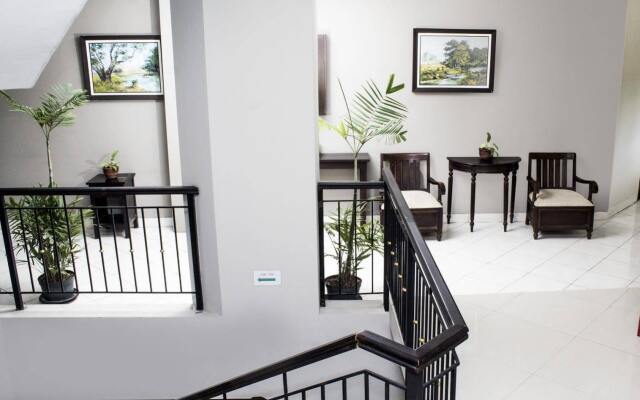 RedDoorz Plus @ Singosari Raya