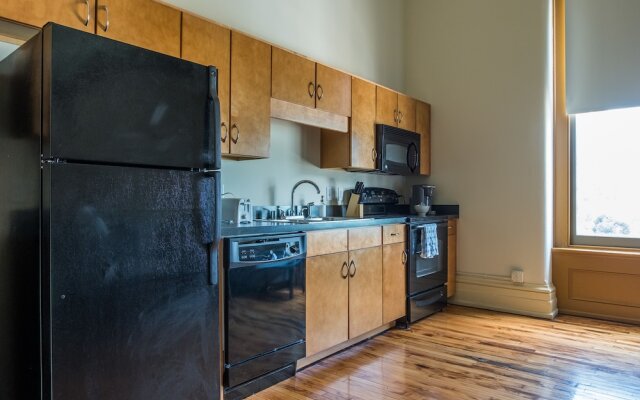 High-Rise Downtown Apts by Frontdesk