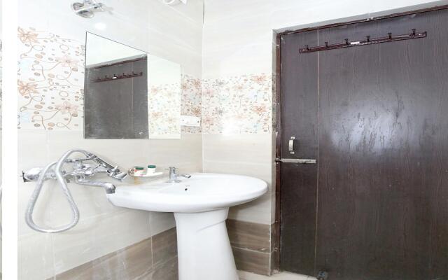 OYO 11369 Hotel Noor Plaza