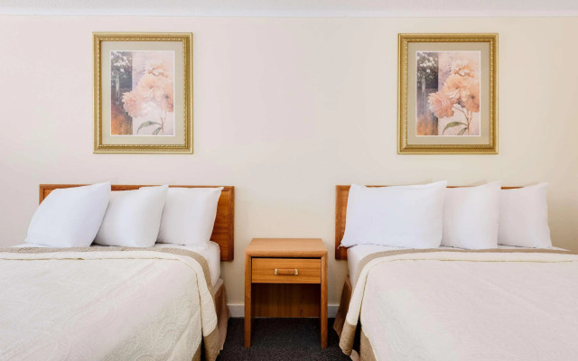 Knights Inn Macedonia