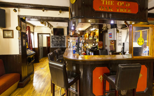 OYO Old Oak Tree Inn