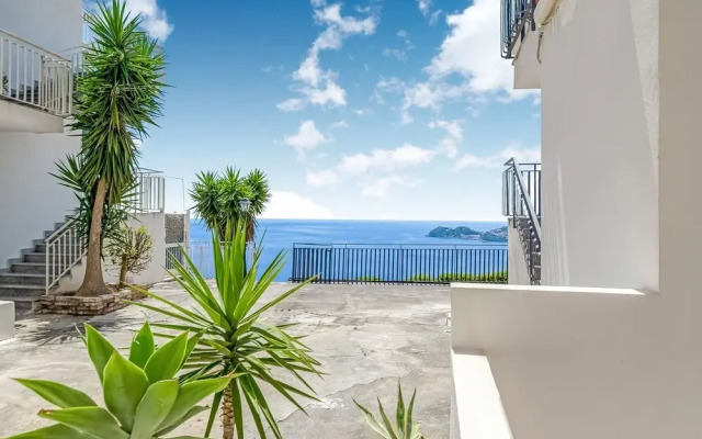Classy Holiday Home in Letojanni near Sea