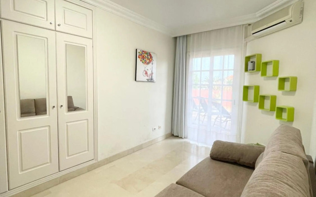 Apartment in area Del Duque with spacious terrace