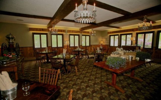 The Upper Pass Lodge at Magic Mountain