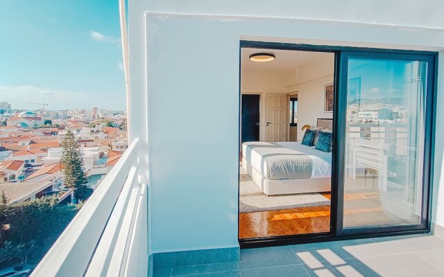 Phaedrus Living: City Center Sky Penthouse