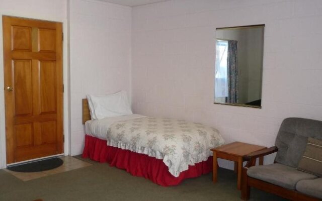 Coachman's Lodge Motel