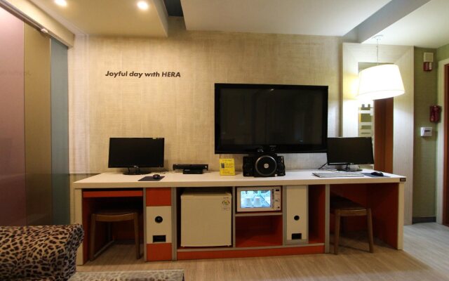 Hera Hotel