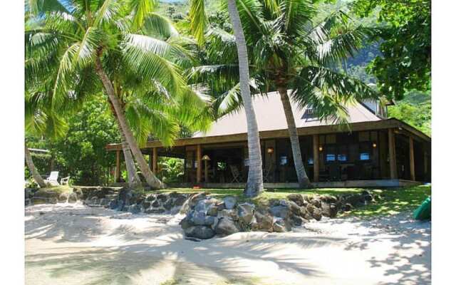 Fare Upu beach front cottage - Moorea