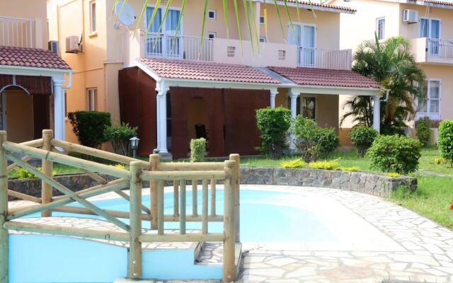 House with 2 Bedrooms in Grand Gaube, with Pool Access, Terrace And Wifi