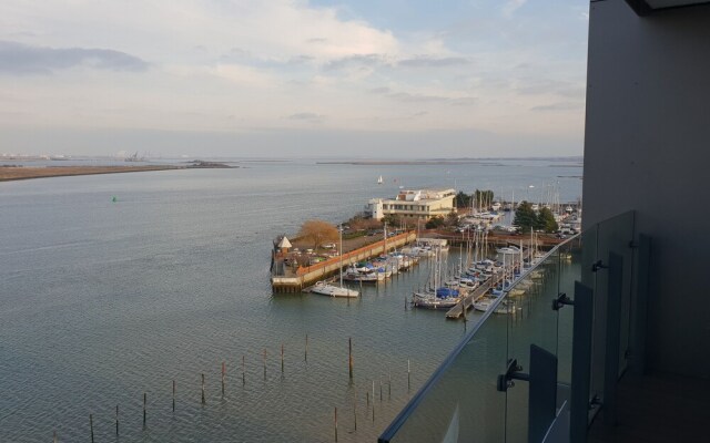 The Pier Apartment 2 With Balcony and Parking