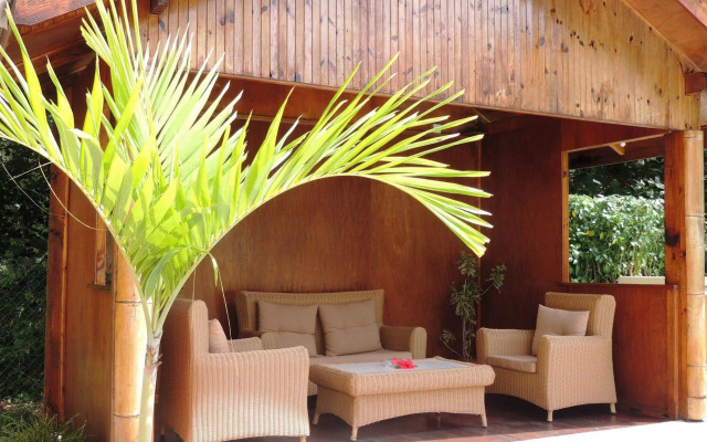 Reef Holiday Apartments