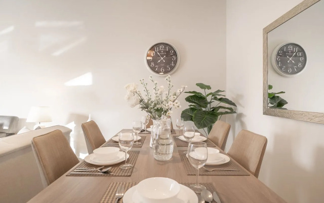 Stunning flat with balcony in Sparkle Tower