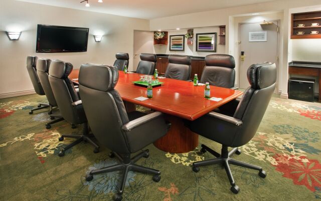 Holiday Inn Hotel & Suites Ottawa Kanata by IHG